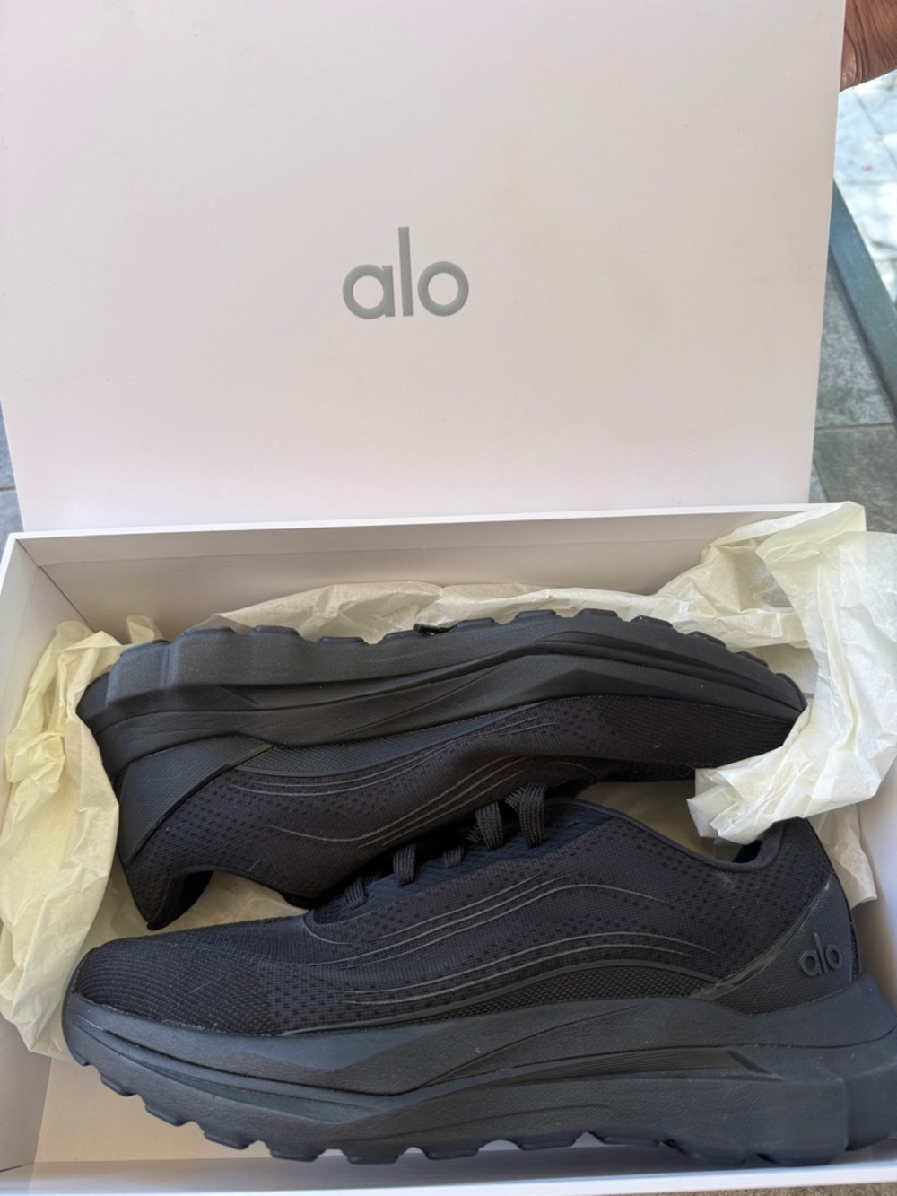 ALO Yoga Men’s Black Runner Shoes (W9.5/M8)